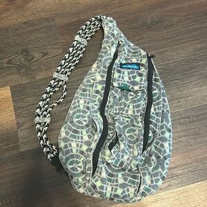 Multi pocket sling purse